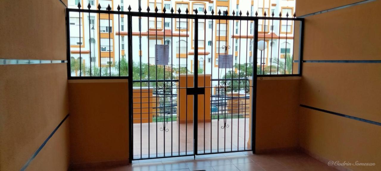 Cozy Apartment Overlooking Estepona'S Marina! Exterior foto